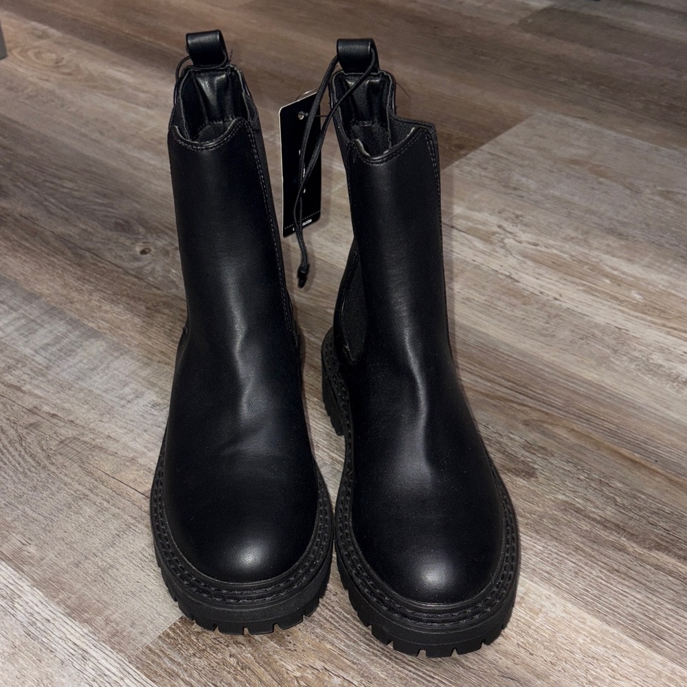 Express Boots - Picture 2 of 5